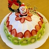 クリスマスに苺ムースのドームケーキ
